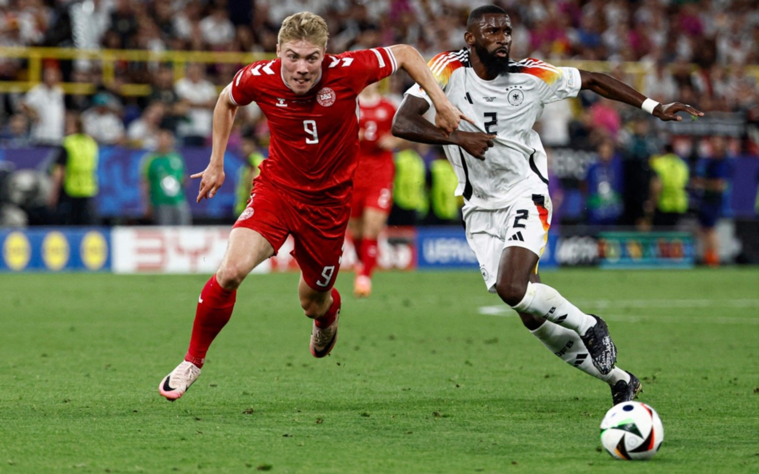 Alemania se impuso 2 a 0 ante Dinamarca y avanzó a los cuartos de final de la Eurocopa