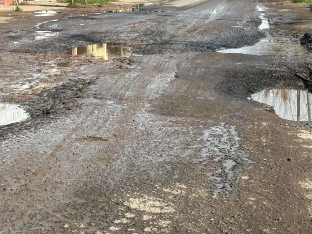 Reclamo por una calle destrozada en Aeropuerto