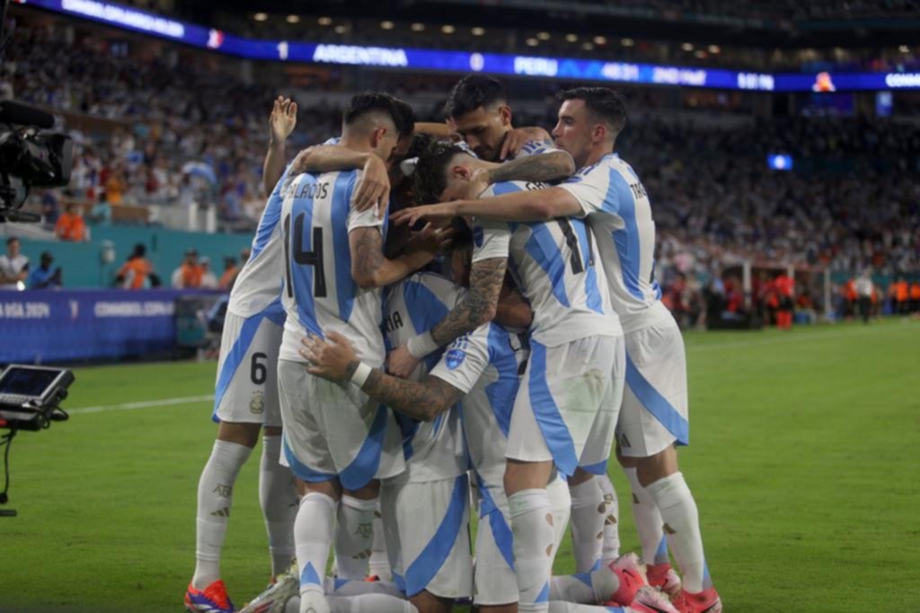 Argentina, primera: venció a Perú y espera los cuartos