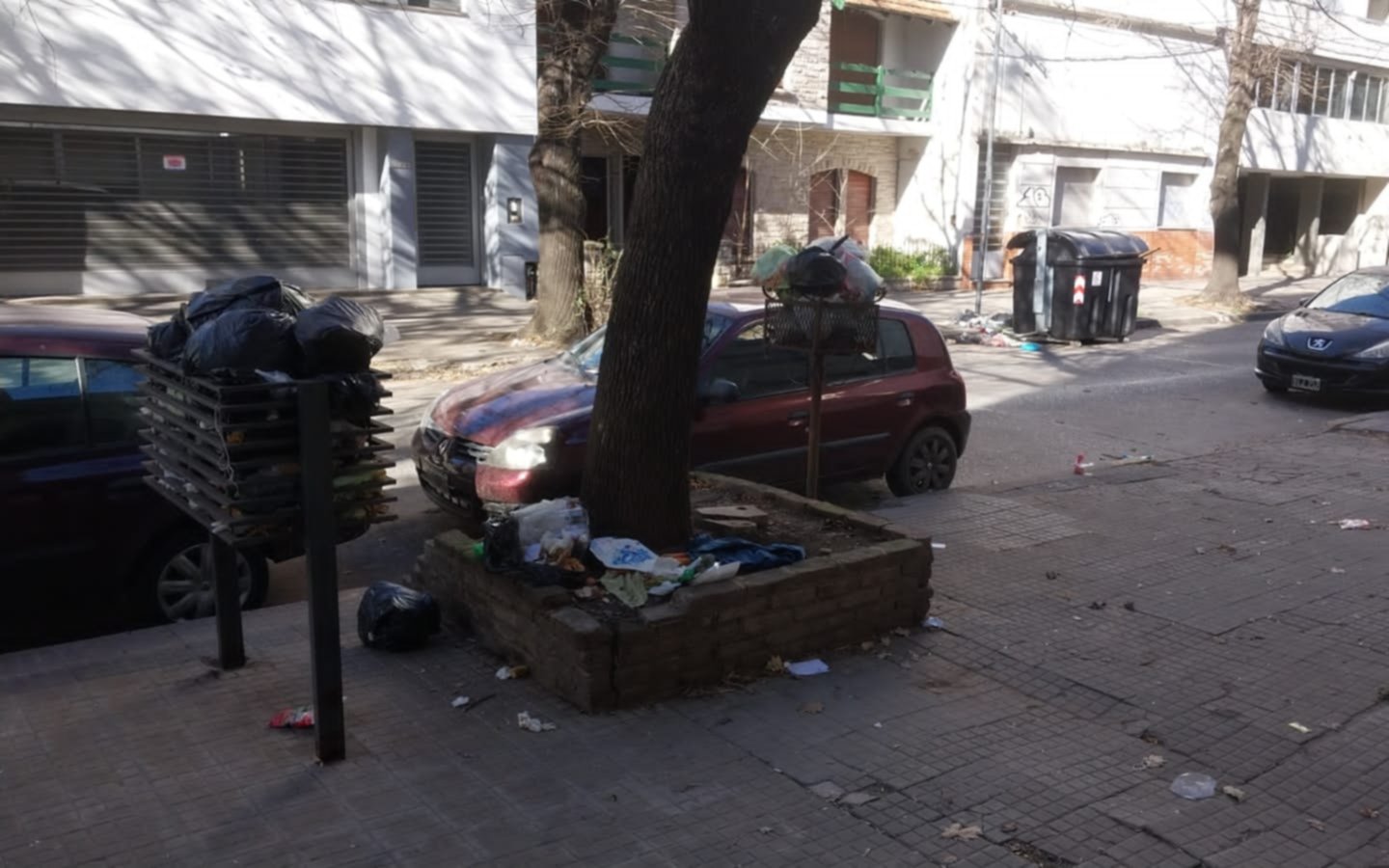 "Basura por todos lados", la queja de los vecinos de 39 y 10