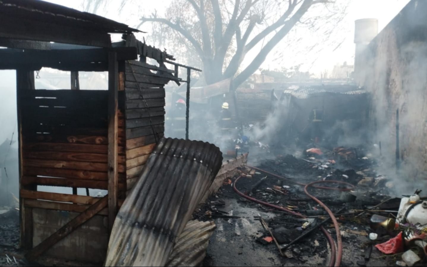Berisso: un incendio consumió cuatro casas y hay cuatro heridos