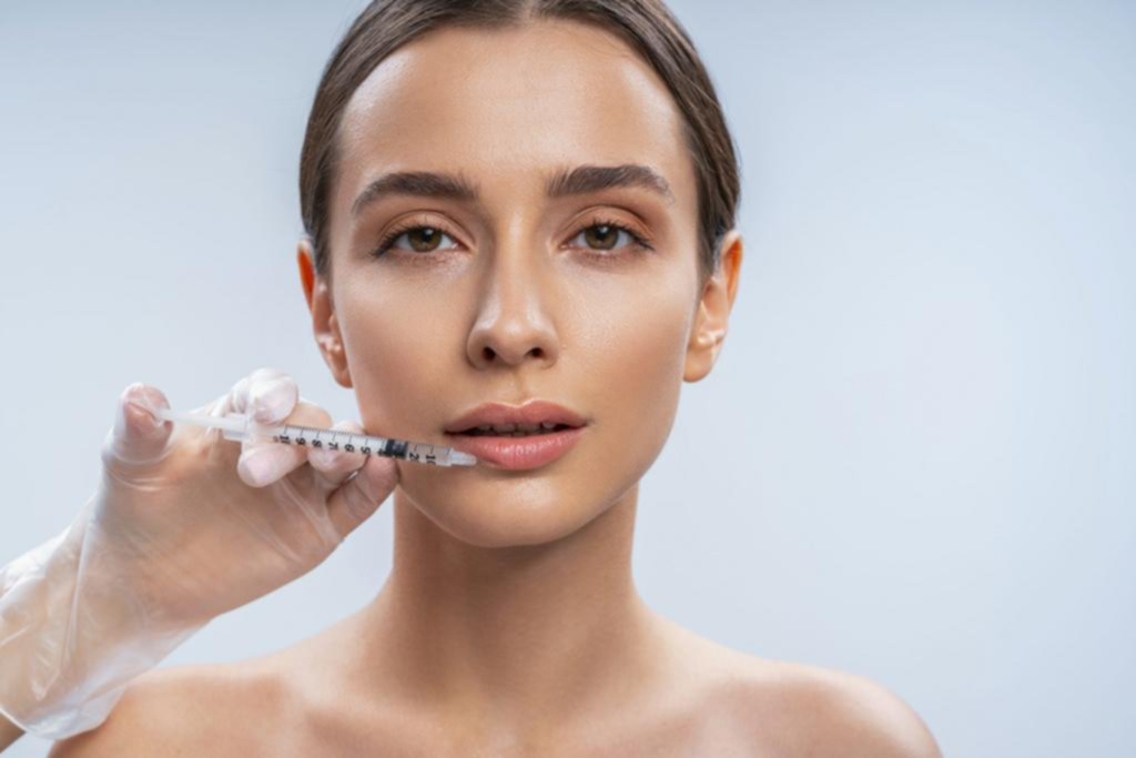 Voluminizadores labiales: Entre la obsesión y los riesgos
