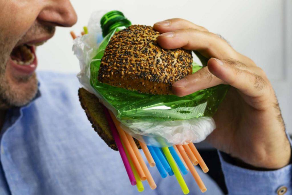 Microplásticos en la mesa: la contaminación que parece invisible
