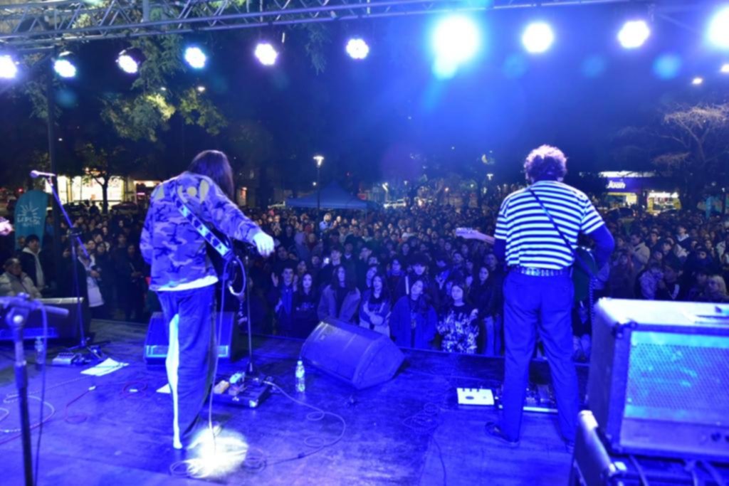 La renovada Plaza Rocha también es escenario para el rock