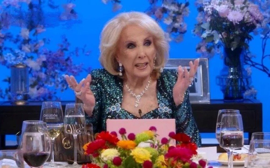 Mirtha Legrand defendió a Ricardo Darín tras la polémica por el precio de las empanadas: “Lo hicieron de goma”