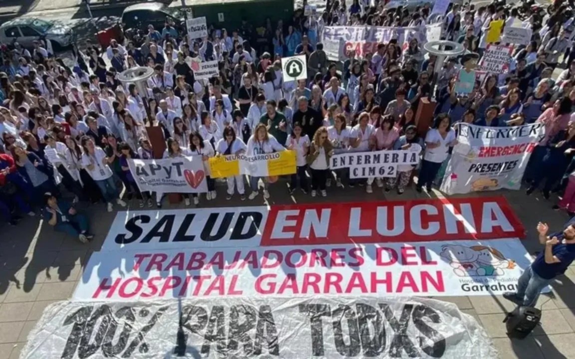 El Gobierno aumentó los salarios a residentes del Garrahan para desactivar el conflicto