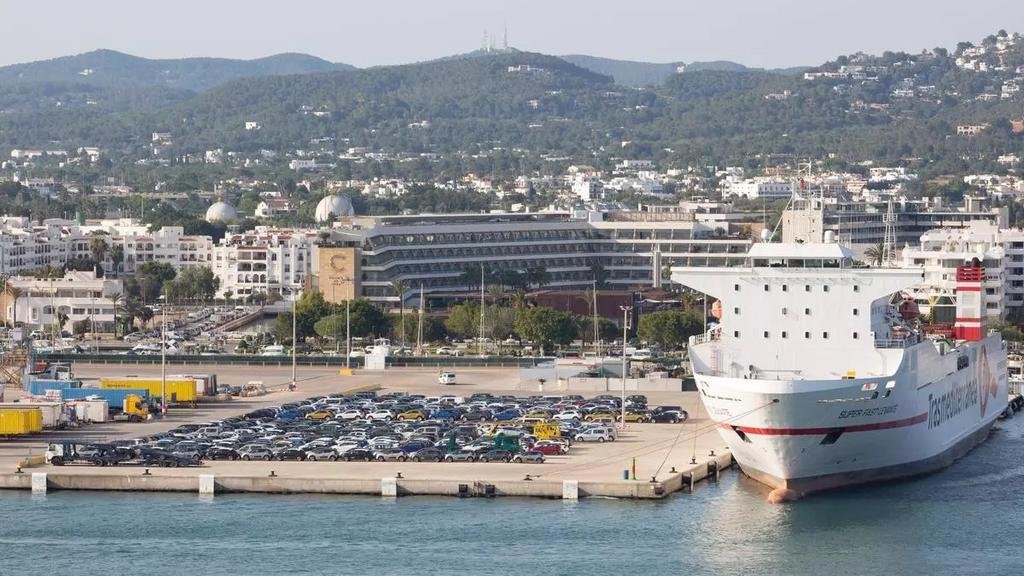 Ibiza limita la entrada de autos para combatir el turismo masivo