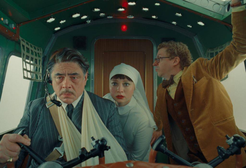 “El Esquema Fenicio”: una comedia de espías con un aire sentimental