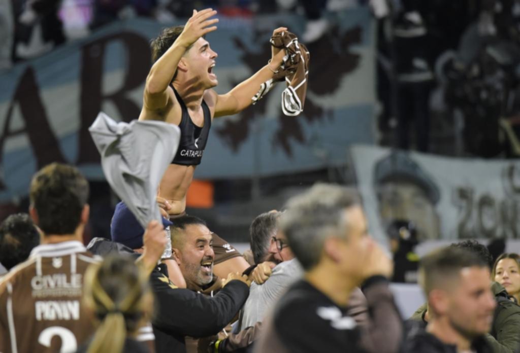 Con 120 años de historia, el Calamar se llenó de gloria por primera vez