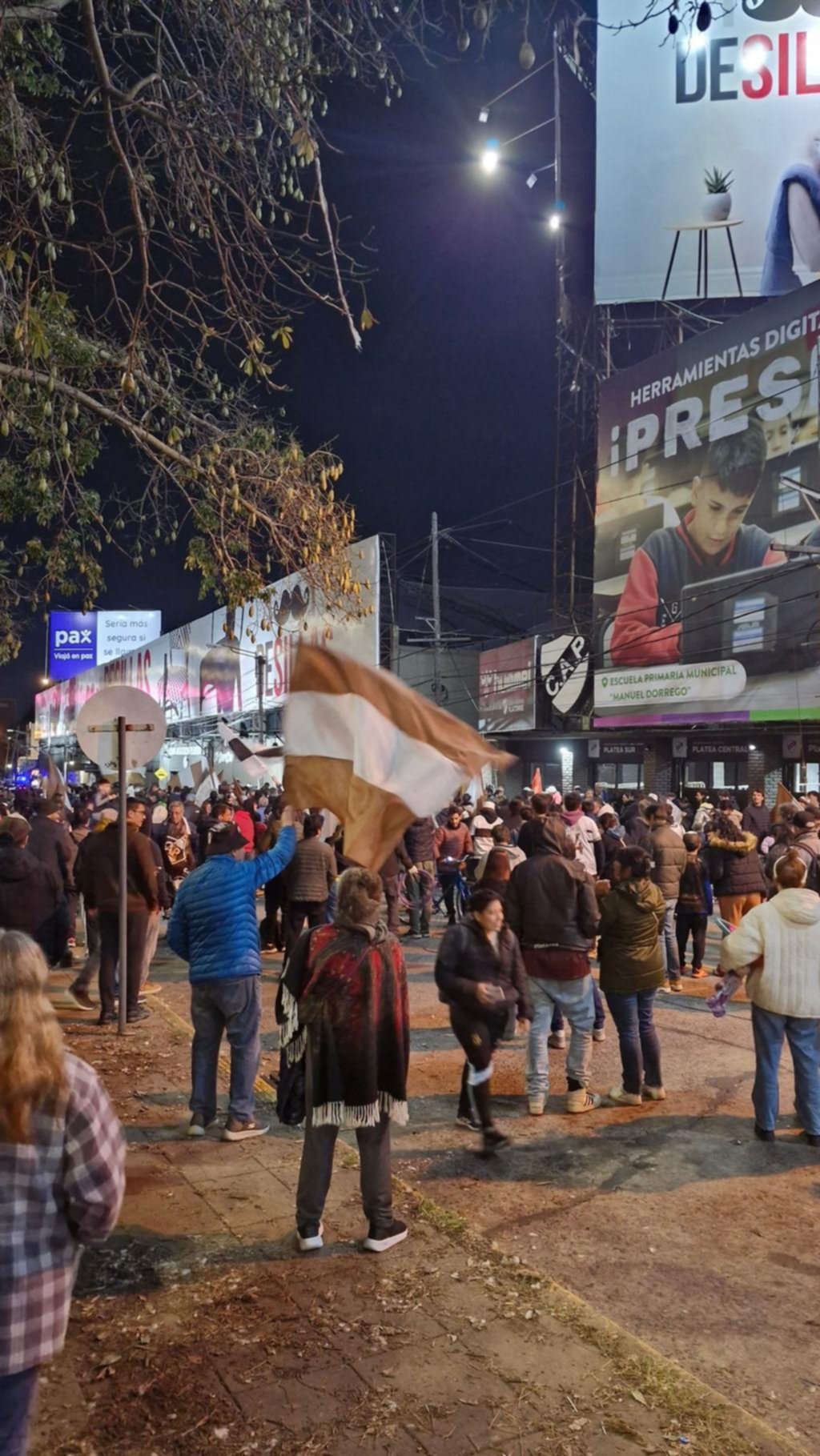 El emotivo festejo de los hinchas en Vicente López