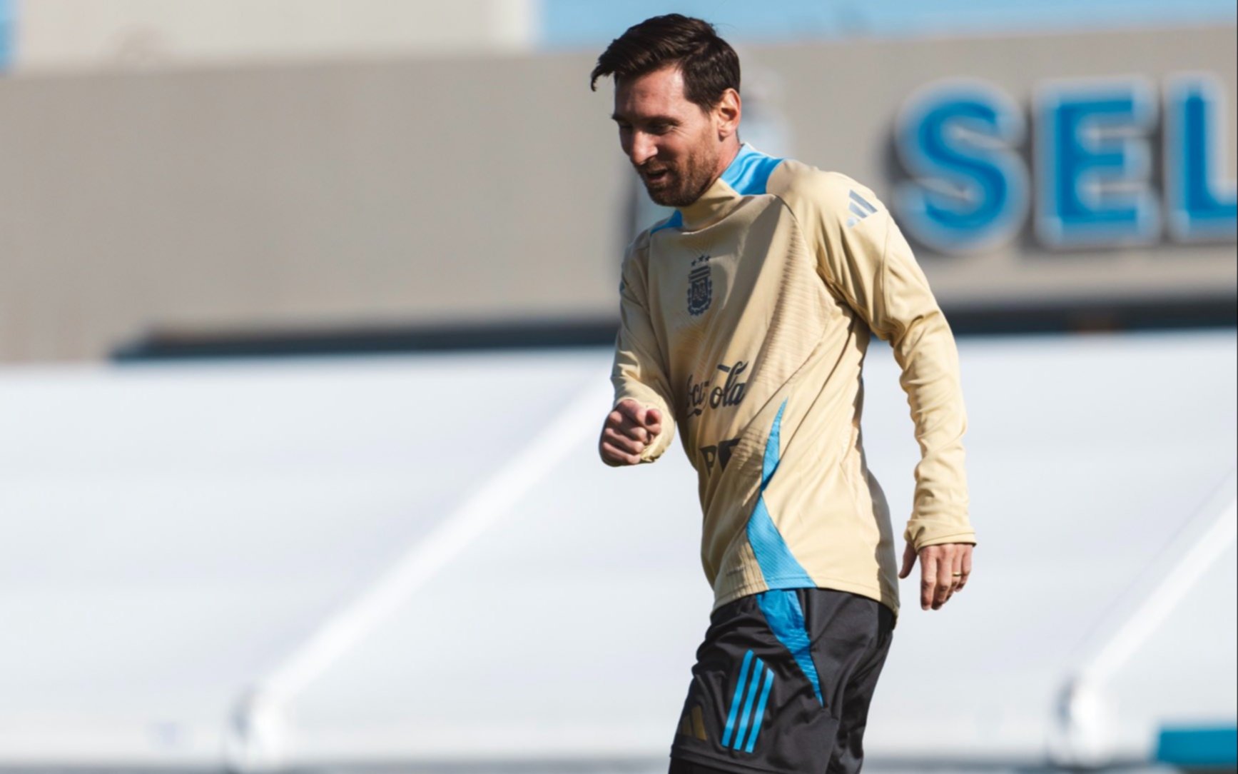 Lionel Messi llegó al país y entrenó a la par de la Selección pensando en Chile: "En casa"