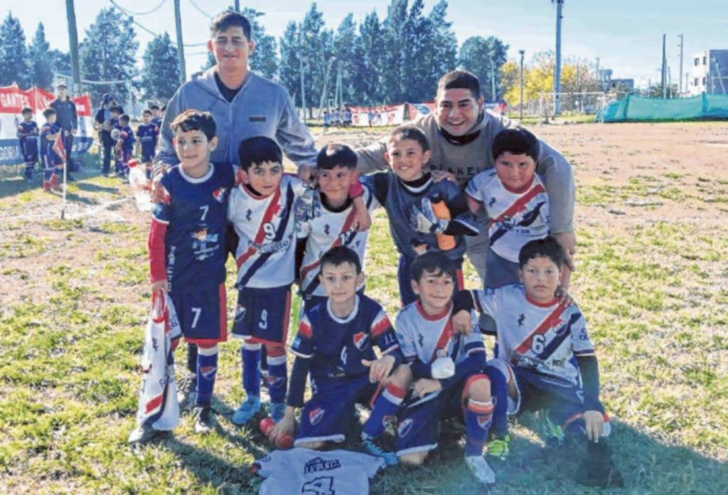 Juvenil La Plata marca el camino en la Zona Intermedia