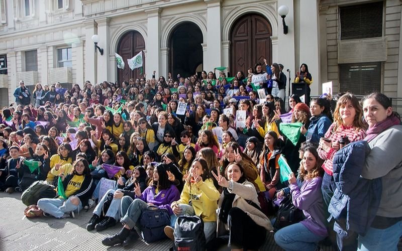 Pañuelazo en el Rectorado de la UNLP a 10 años de Ni Una Menos