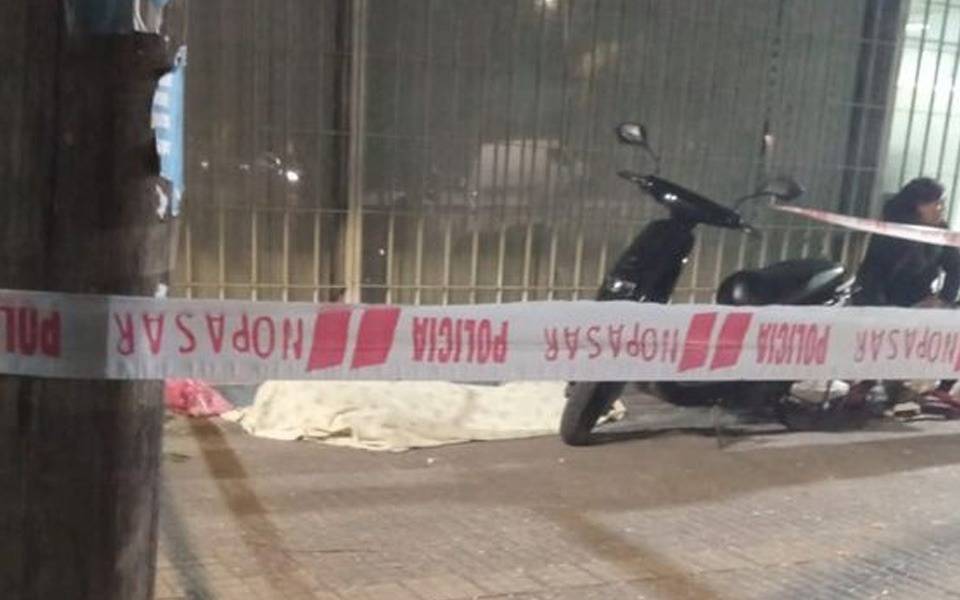 Conmoción tras el fallecimiento de un hombre en las afueras de un banco de La Plata
