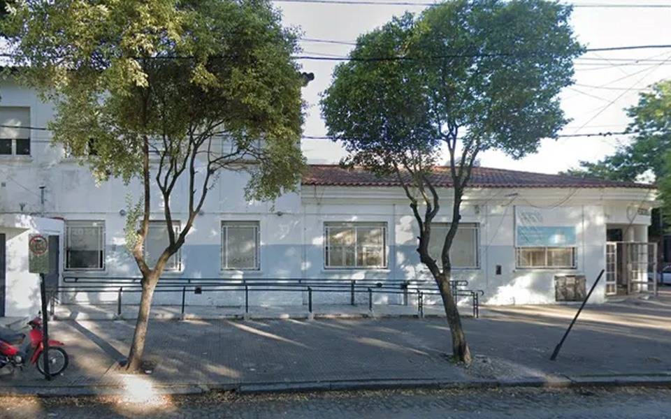 Tensión en una escuela de La Plata: dos alumnas fueron rociadas con gas pimienta y tuvieron que evacuar el aula