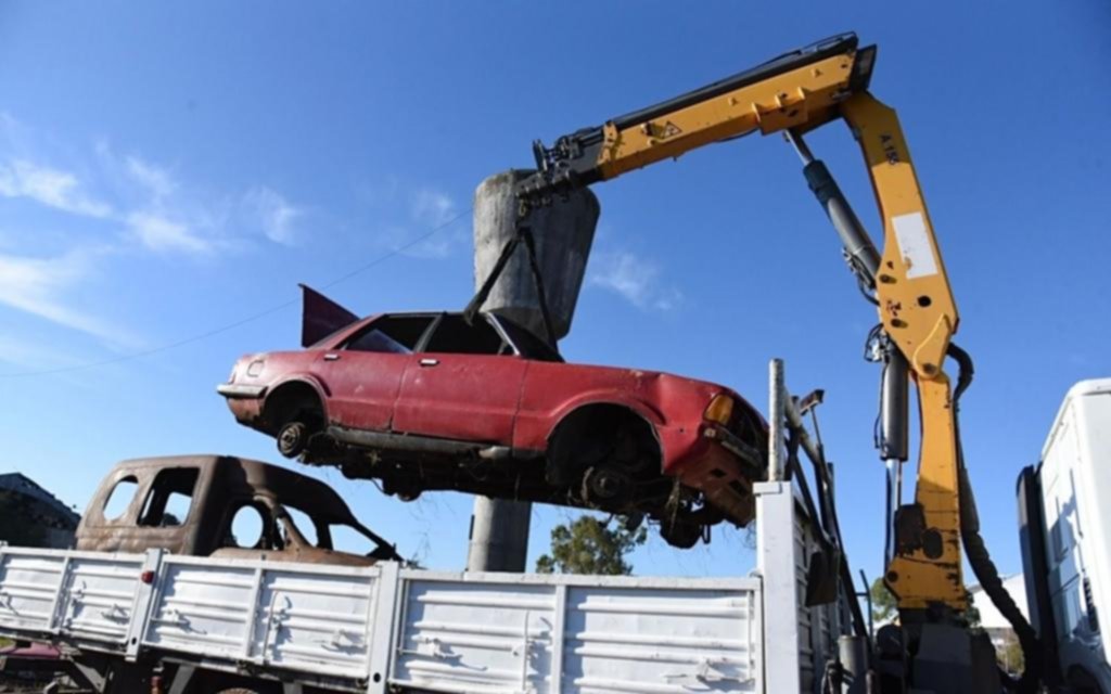 Retiraron 600 autos y planean compactarlos
