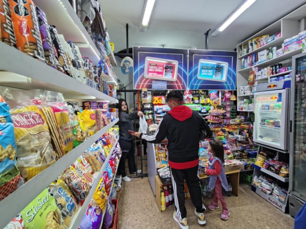El gasto de levantar la persiana, un enemigo directo de los kioscos