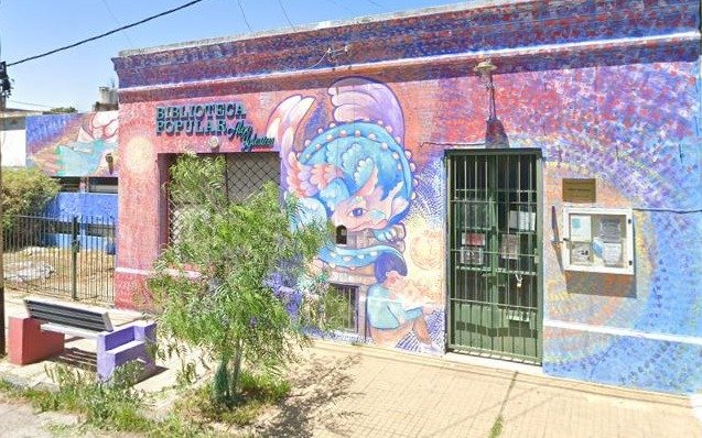 Denuncian que Milei "eliminó" la CONABIP creada por Sarmiento: estallaron las Bibliotecas Populares de La Plata