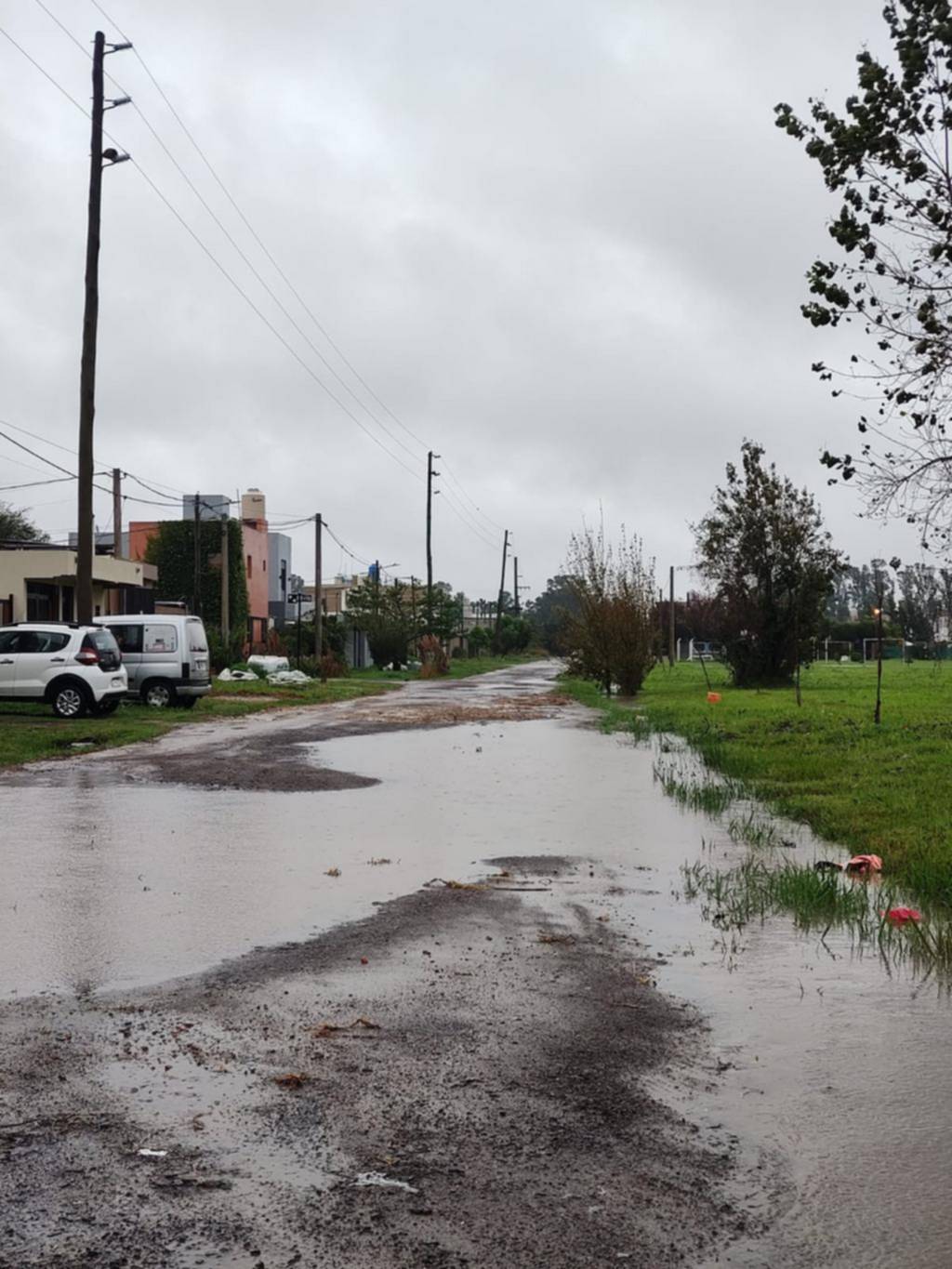 En el barrio “Gigante del Oeste” es imposible circular con auto o a pie