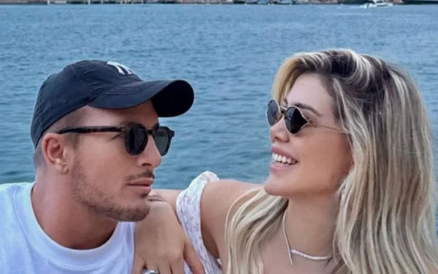 Se filtró quién es el misterioso peluquero que acompañó a Wanda Nara en las playas de Ibiza: las fotos