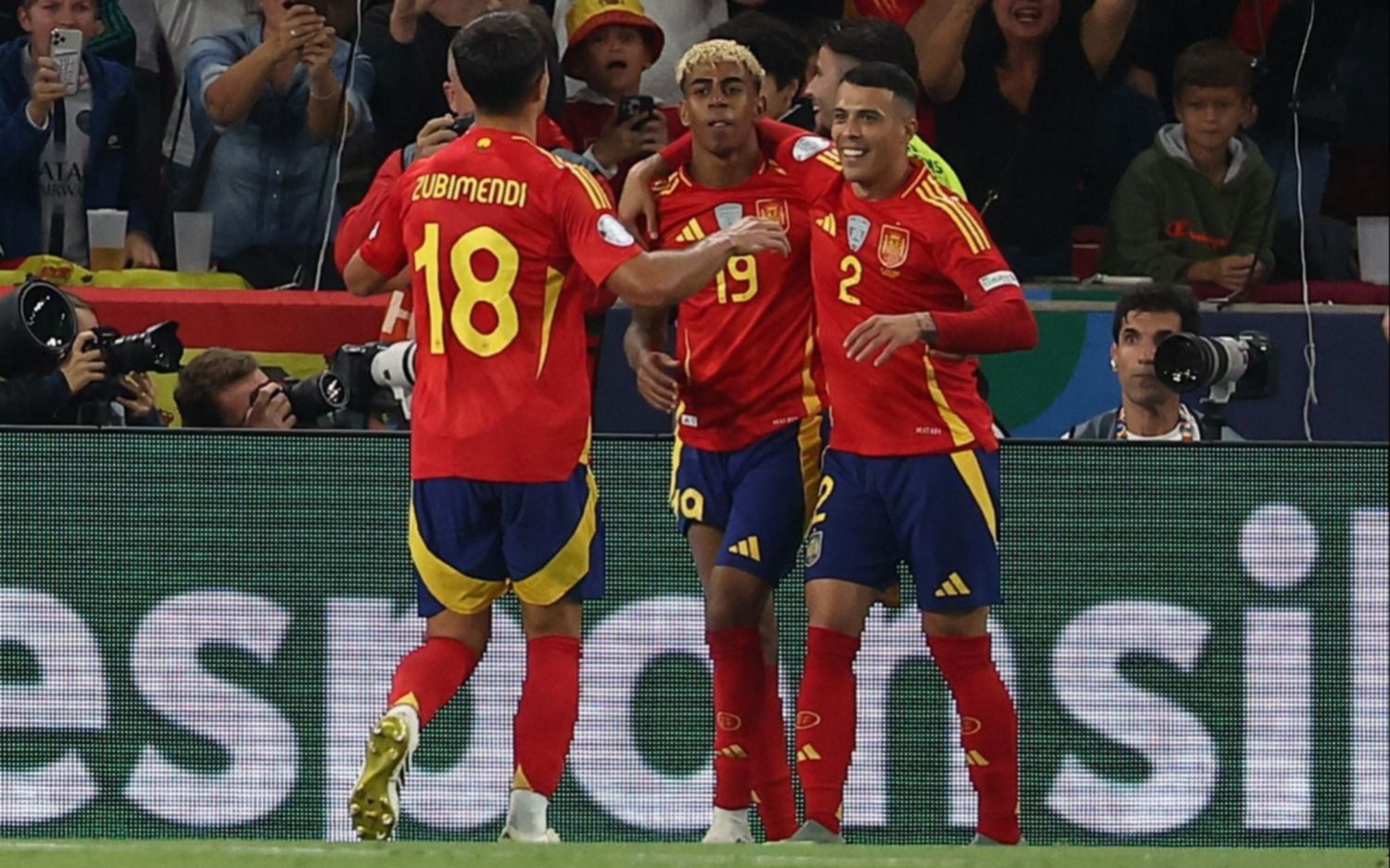 En un festival de goles, España derrotó 5-4 a Francia
