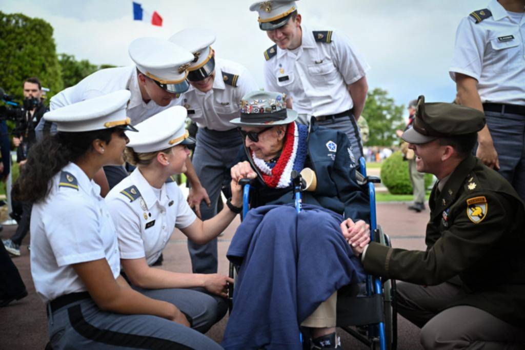 El emotivo homenaje a los veteranos del Día D