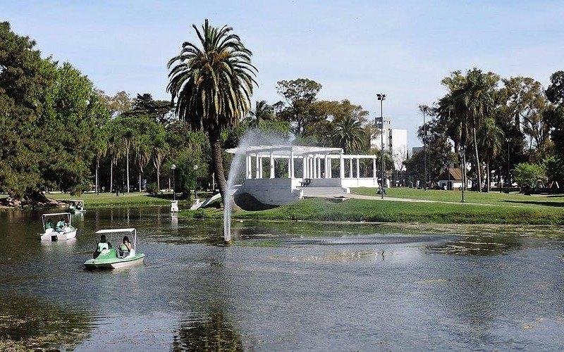 Reubican a los manteros del Parque Saavedra