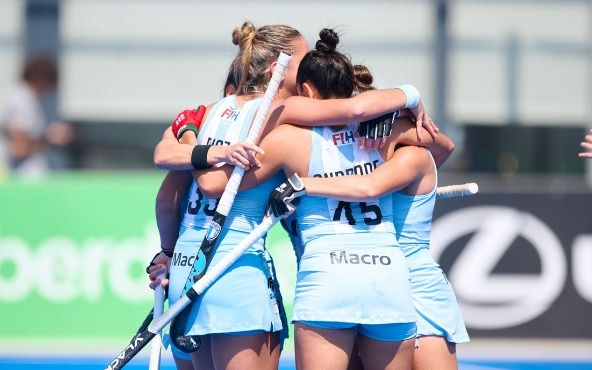 De la mano de las platenses Majo y Vicky Granatto, las Leonas golearon a España y dieron un paso hacia el Mundial