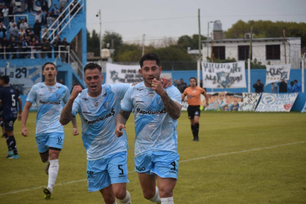 La Villa volvió a ganar y sigue expectante