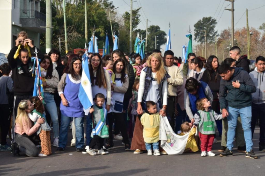 Desfile y música por los 102 años de Gorina