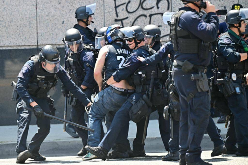 Tensión en Los Ángeles: militares reprimen protestas