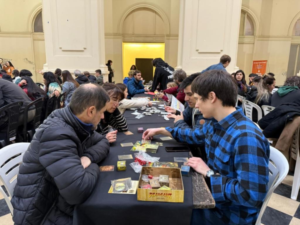 Juegos de mesa unieron generaciones en la Ciudad
