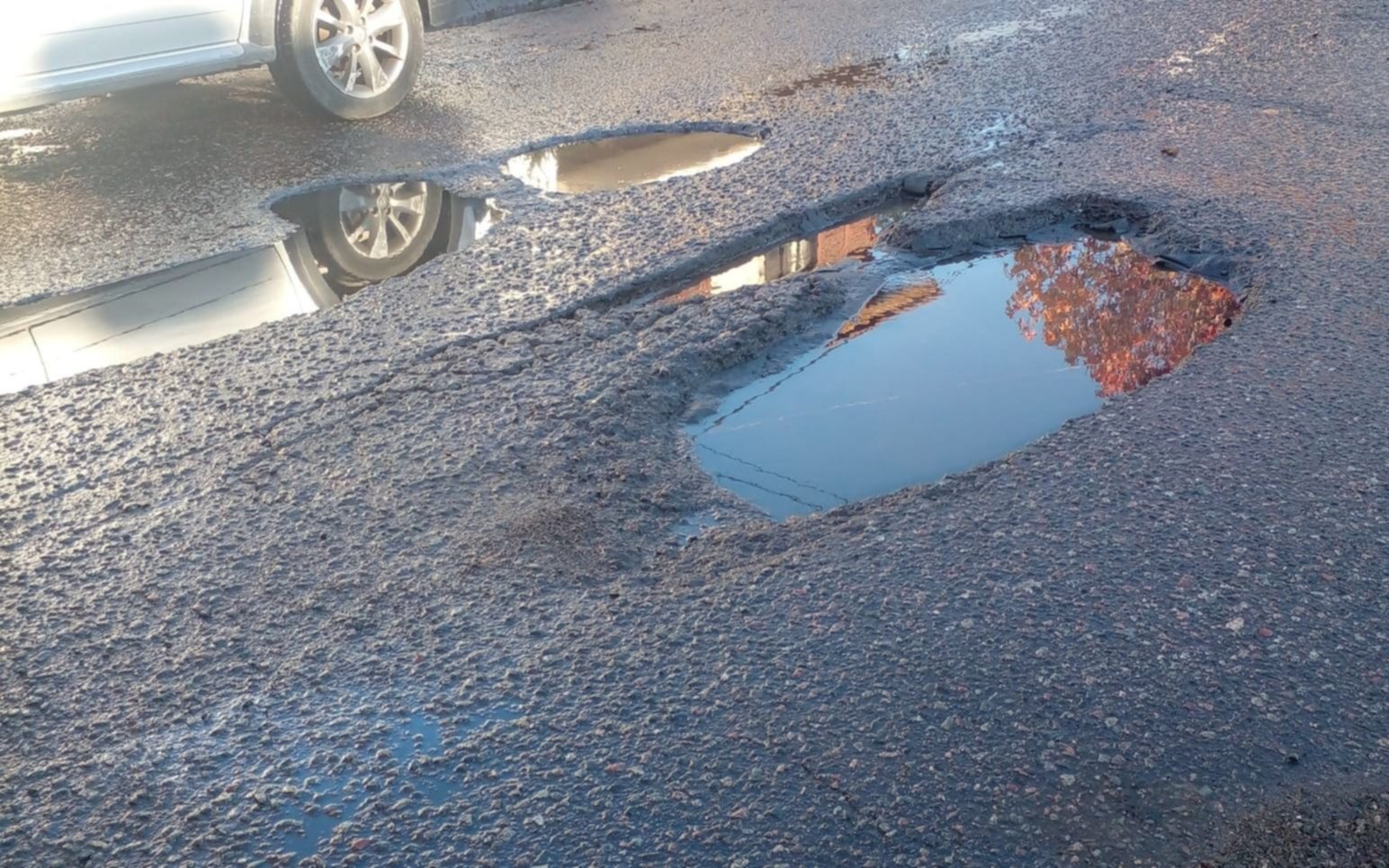 Vecinos de Meridiano V “cansados” de los pozos en la calle
