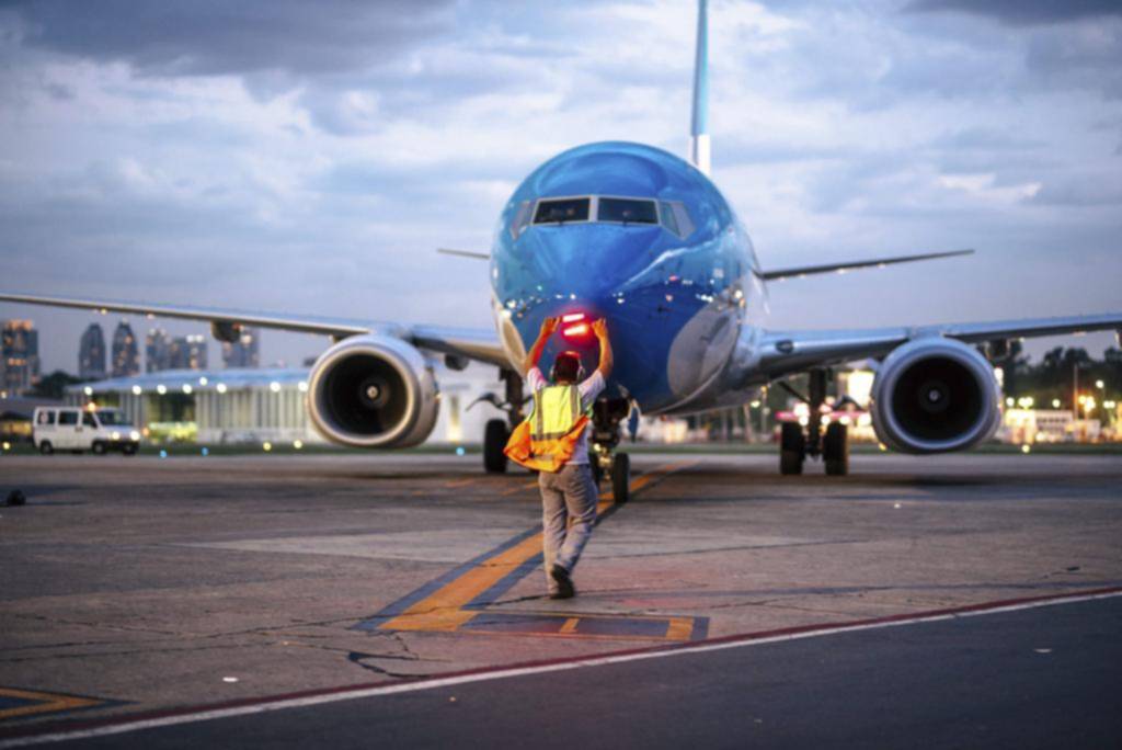 Paro parcial de pilotos de Aerolíneas: para el Gobierno es “político”