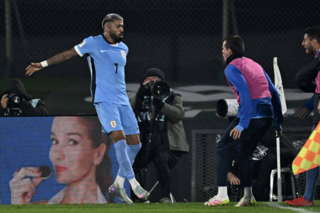 Uruguay ganó y quedó a un paso del Mundial