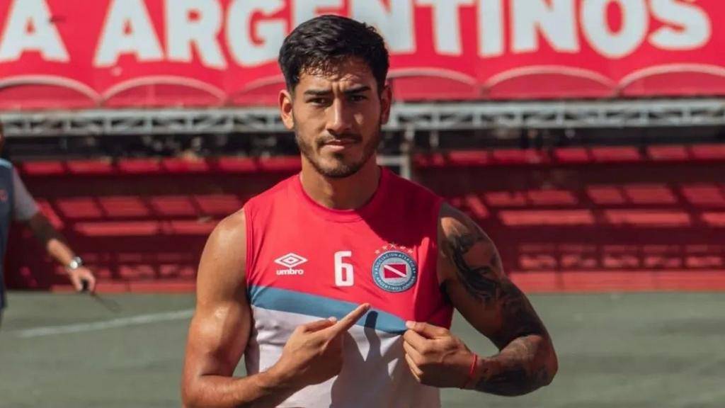 Román Vega es una obsesión de Gallardo: lo quiere cuanto antes