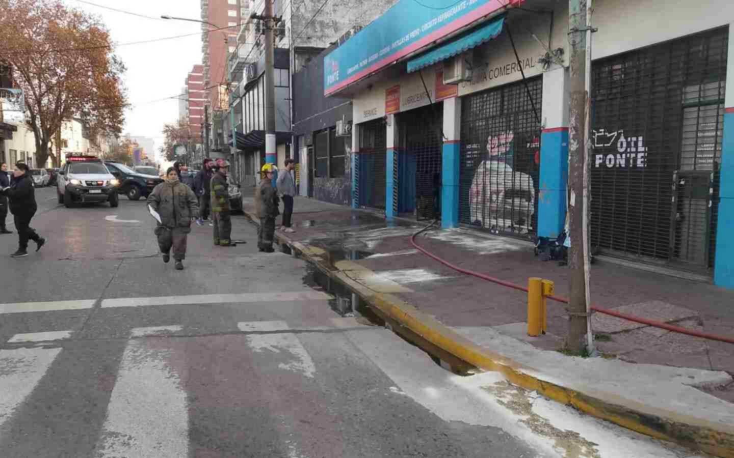 Incendio en un lubricentro conmociona el centro de Quilmes; no hubo heridos