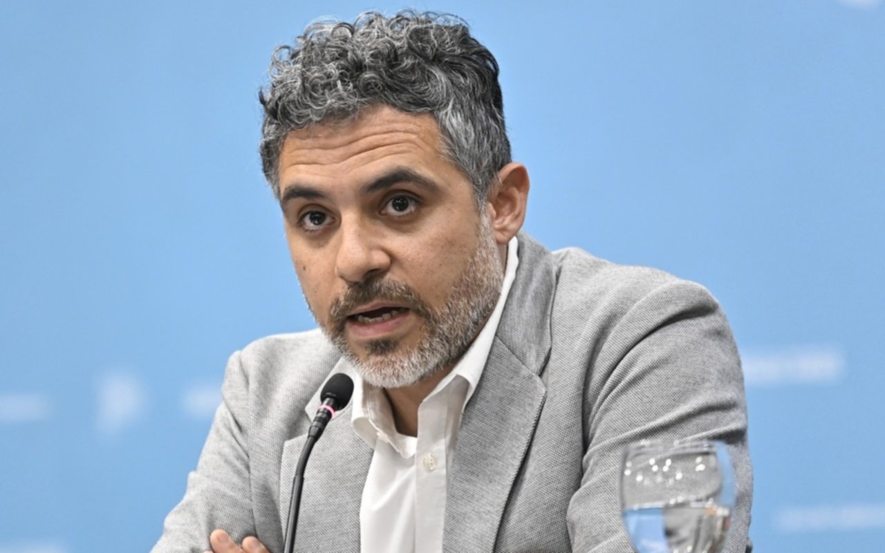 Girard: “El fallo que condena  y proscribe a Cristina apunta a disciplinar, a castrar la imaginación política popular y desestimular la militancia”