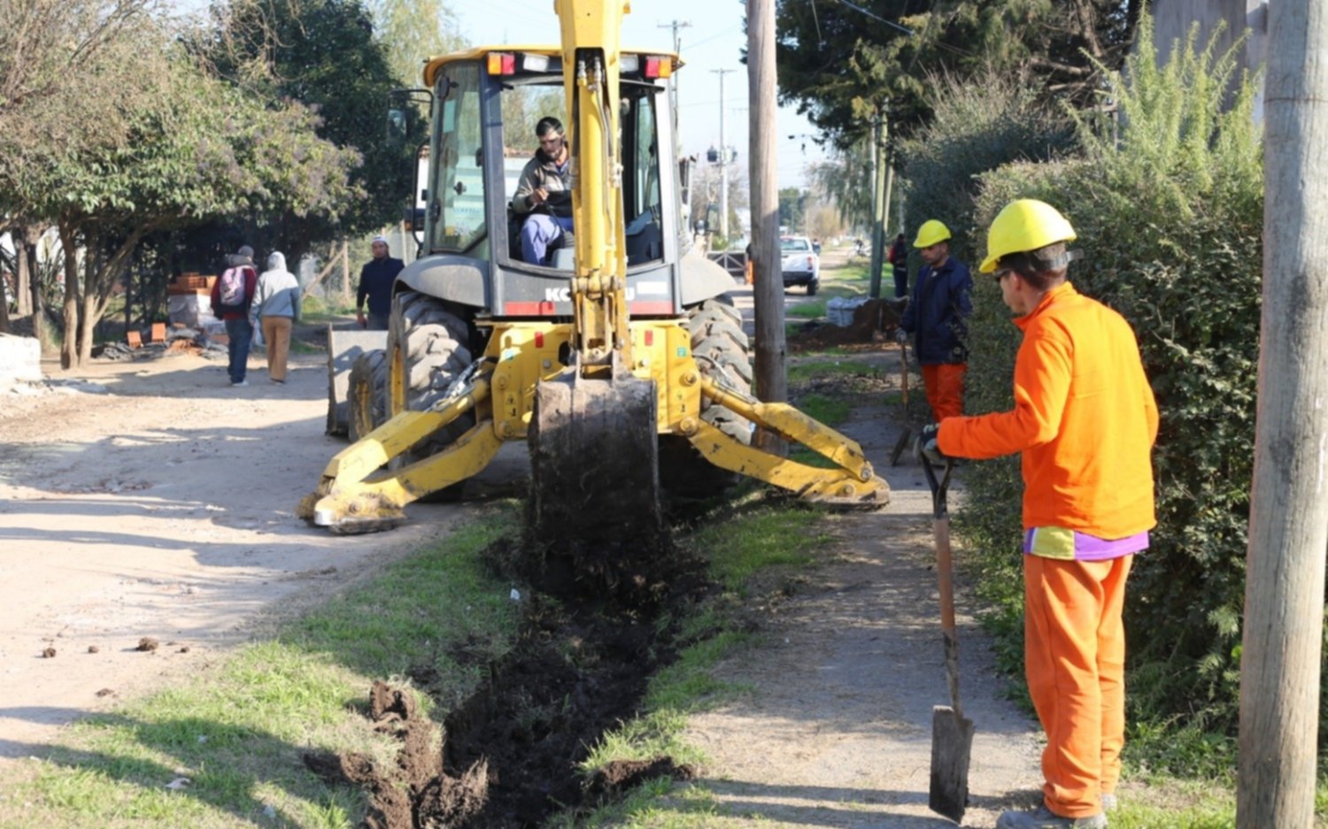 Arrancaron las obras en El Peligro: calles, luminarias y mejoras en escuelas