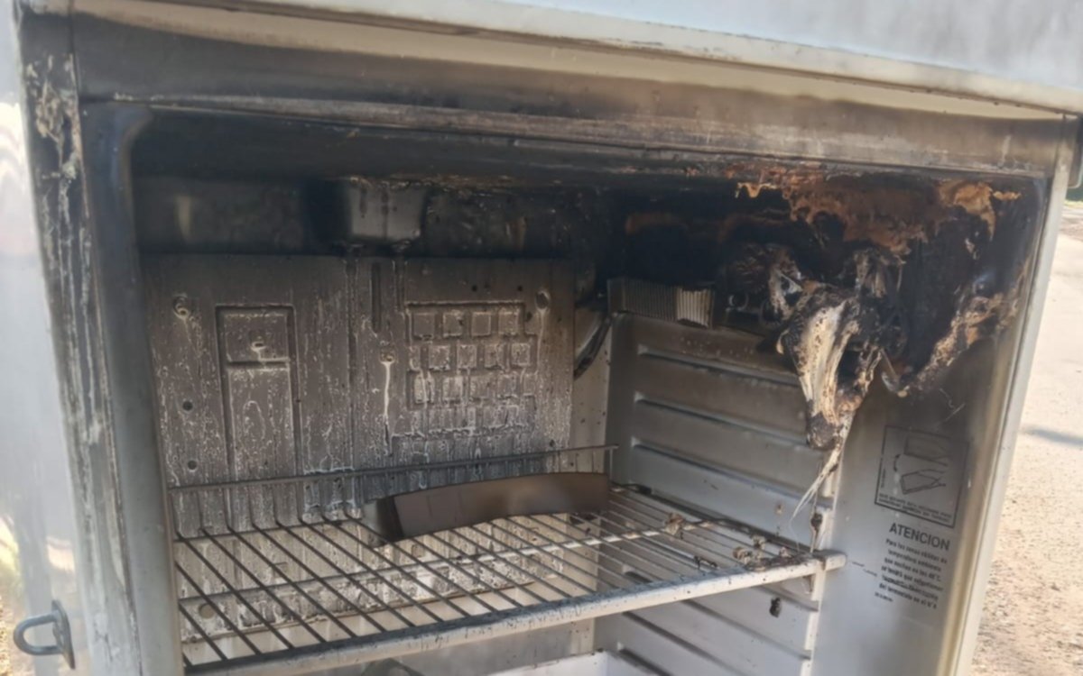 Una heladera causó un principio de incendio en Arturo Seguí