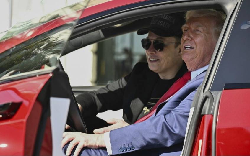 El dueño de Tesla dio marcha atrás: Elon Musk se arrepintió de dichos sobre Trump