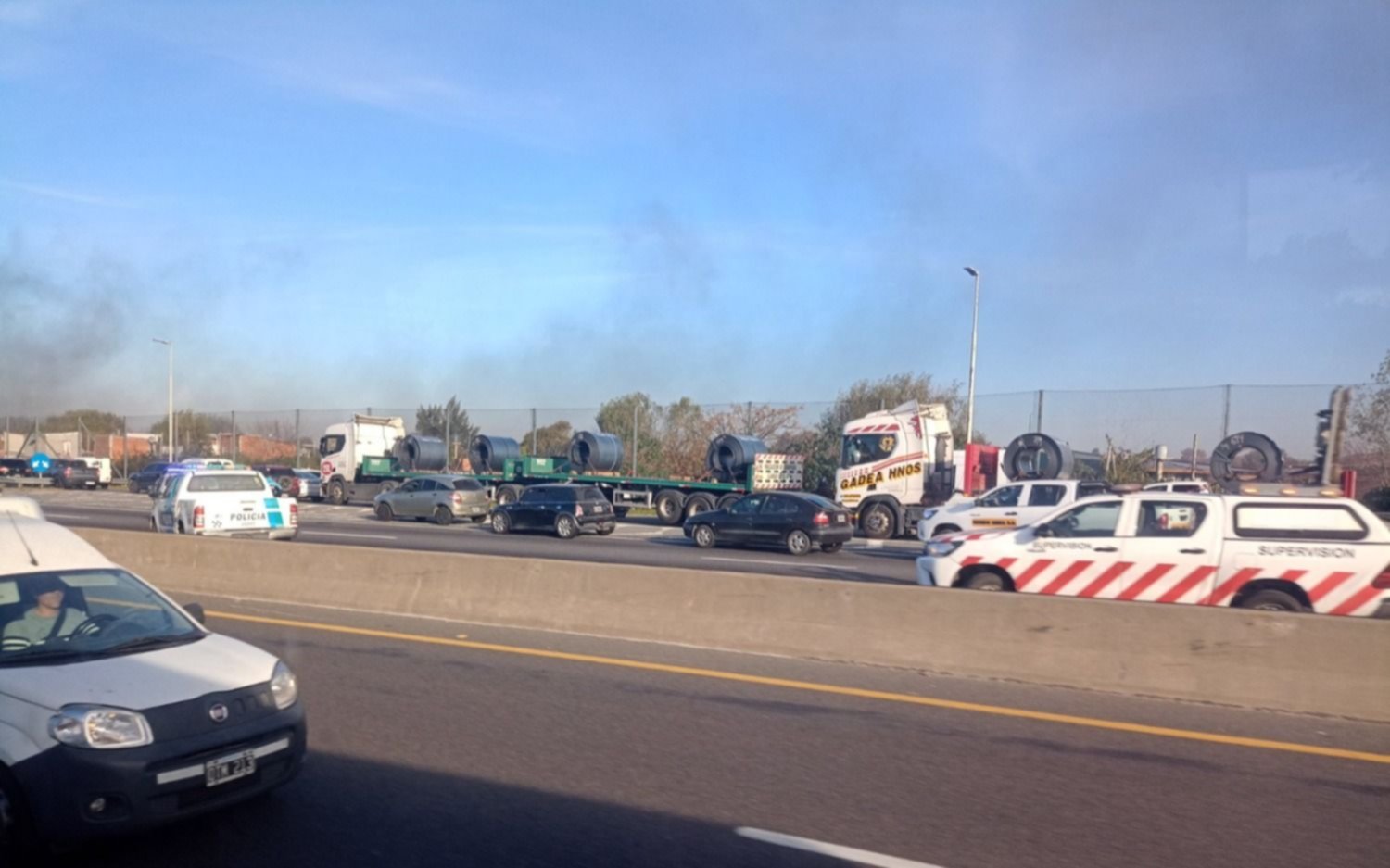 Otra jornada complicada para el tránsito en la Autopista Buenos Aires - La Plata