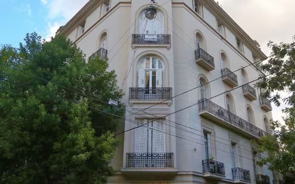 La casa de Cristina Kirchner en Constitución y la particular denominación en Google Maps: "... condenada"