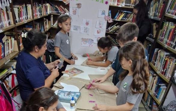 El club “entrena” la cabeza: en la biblioteca, cursos y grupos de lectura