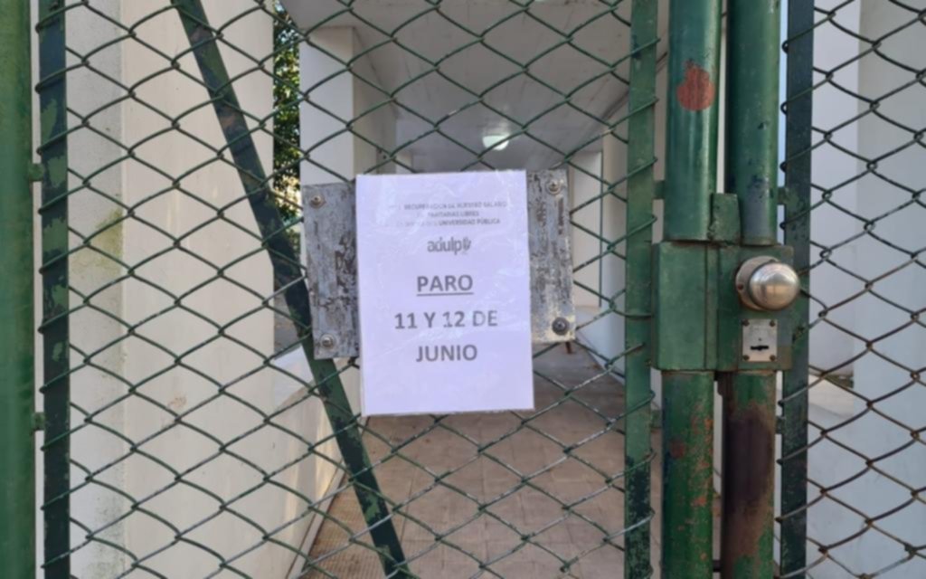 Segundo día de paro docente en colegios y facultades de la UNLP: cómo sigue la protesta