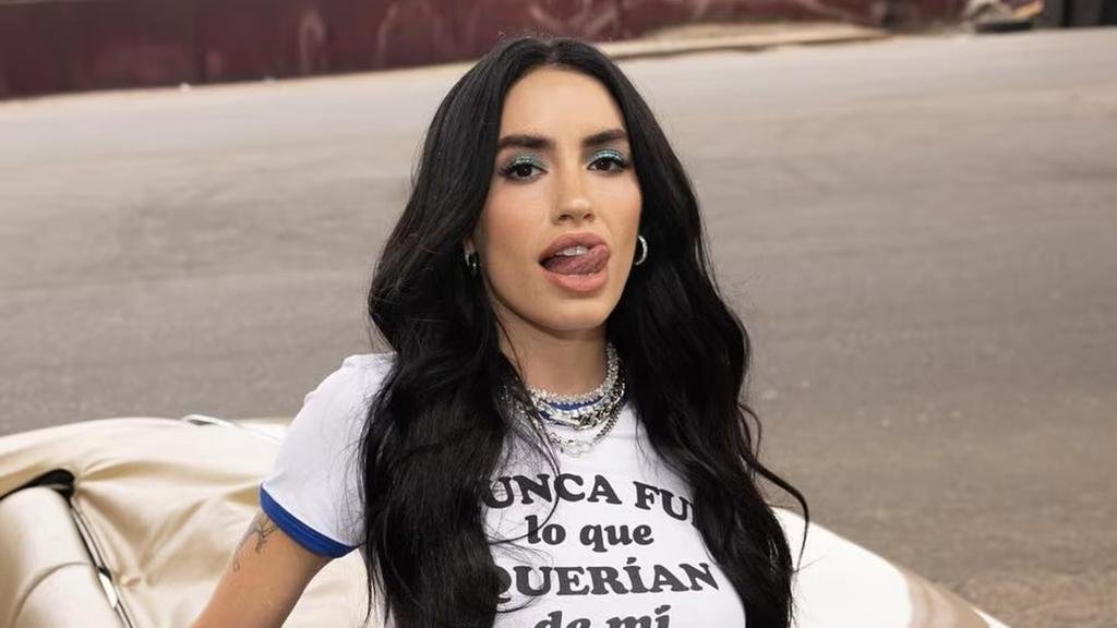 Lali lo hizo de nuevo: reflotó su “qué peligroso, qué triste”
