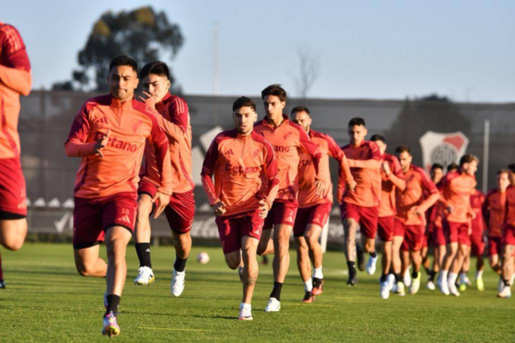 Rumbo a EE.UU: River se subió al avión con la ilusión a cuesta