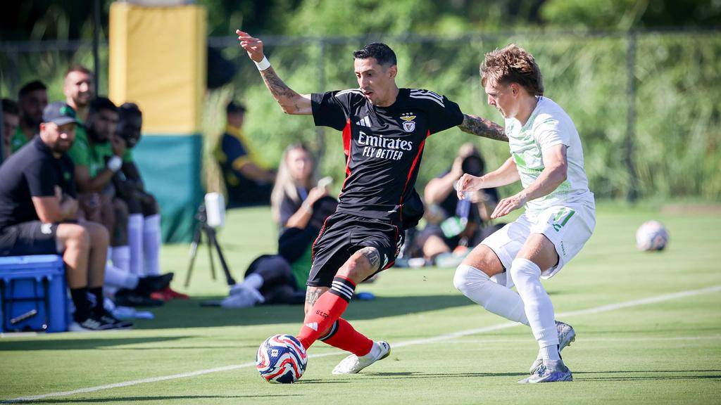 Di María hizo dos goles y llega afilado al debut