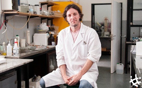 Orgullo: científico platense recibió importante distinción por los aportes de su startup a la industria farmacéutica 