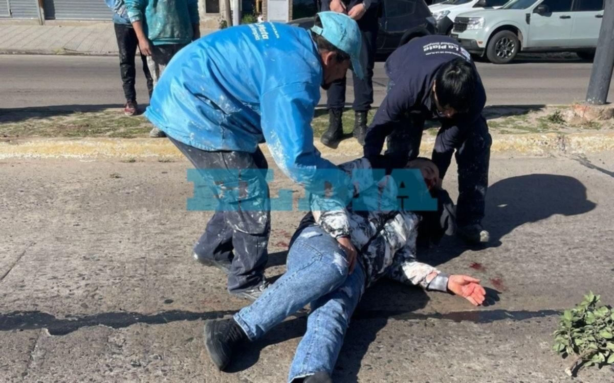 La Plata: atropelló con su moto a una nena que salía del colegio y voló por el aire